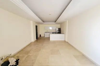 Apartment - 2 Bedrooms - 2 Bathrooms for rent in Bin Omran 46 - Fereej Bin Omran - Doha