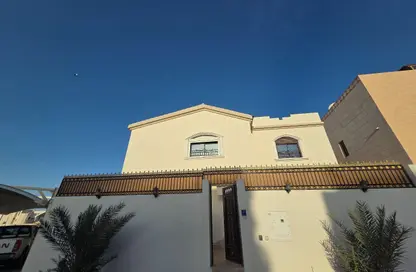 Villa - 4 Bedrooms - 5 Bathrooms for rent in Al Hamraa Street - Al Thumama - Doha