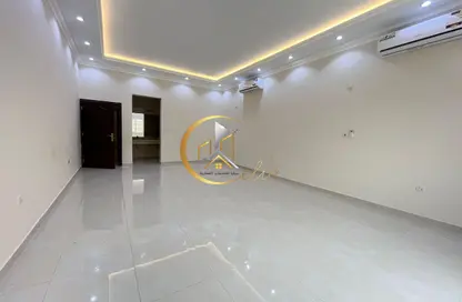Villa - 7+ Bedrooms - 7+ Bathrooms for rent in Al Kheesa - Al Kheesa - Umm Salal Mohammed