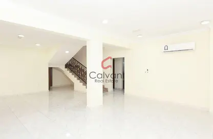 مجمع سكني - 5 غرف نوم - 4 حمامات للايجار في الغرافة - الغرافة - الدوحة