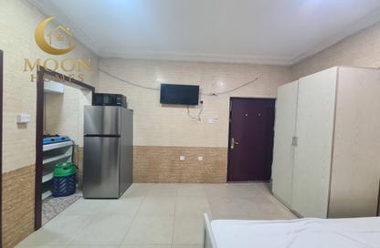 Apartment - Studio - 1 Bathroom for rent in Umm Ghwailina Comm - Umm Ghuwalina - Umm Ghuwailina - Doha