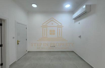 Apartment - 2 Bedrooms - 2 Bathrooms for rent in Al Mansoura - Al Mansoura - Doha