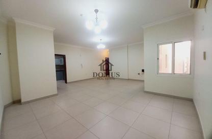 Apartment - 2 Bedrooms - 2 Bathrooms for rent in Thabit Bin Zaid Street - Al Mansoura - Doha