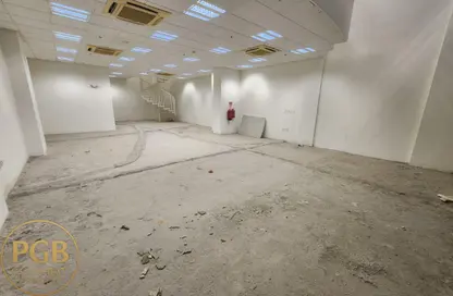 محل تجاري - استوديو - 2 حمامات للايجار في شارع انس - فريج بن محمود الشمالي - فريج بن محمود - الدوحة