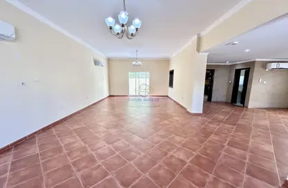 فيلا - 3 غرف نوم - 3 حمامات للايجار في شارع المطار القديم - طريق المطار القديم - الدوحة