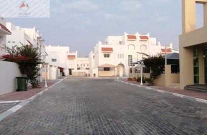 Villa - 4 Bedrooms - 3 Bathrooms for rent in Umm Al Seneem Street - Ain Khaled - Doha