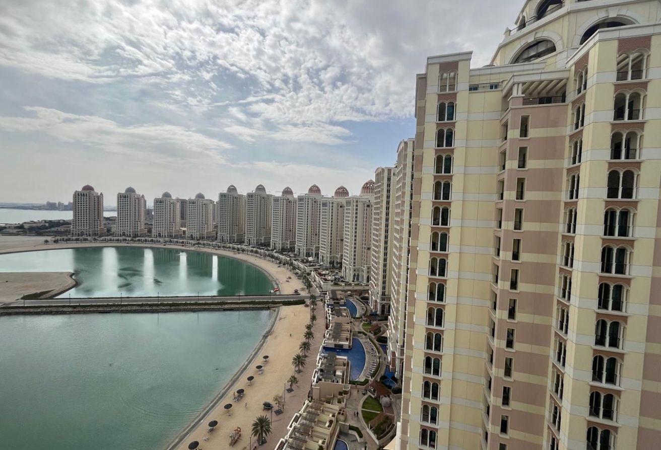 Sea View Living | Chic 1-Bedroom + Home Office |FF