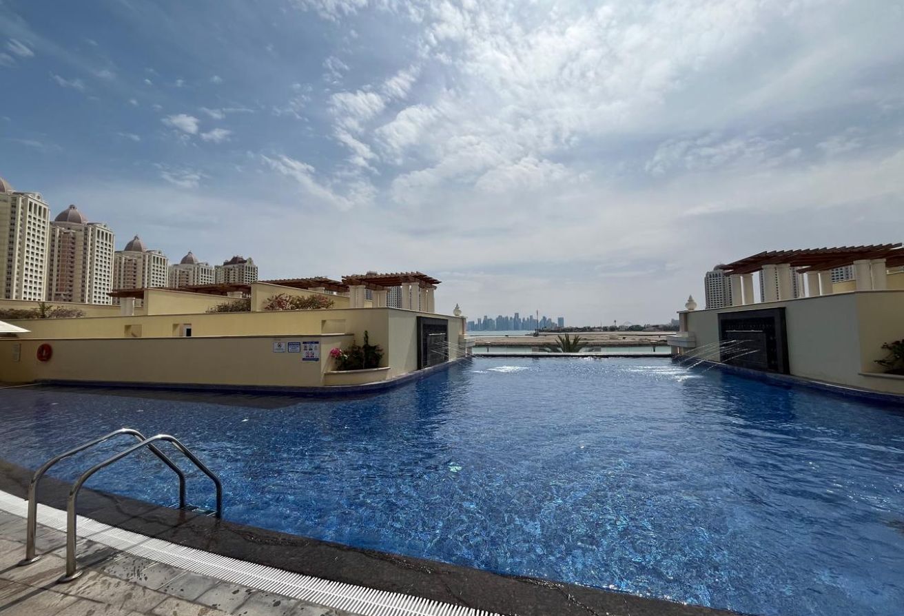 Sea View Living | Chic 1-Bedroom + Home Office |FF