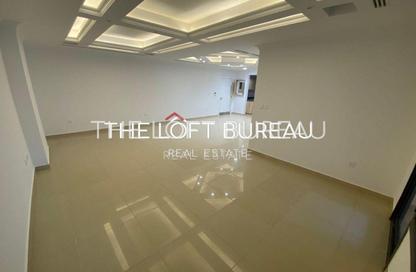 Apartment - 2 Bedrooms - 3 Bathrooms for sale in West Porto Drive - Porto Arabia - The Pearl Island - Doha