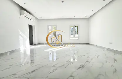 Apartment - 2 Bedrooms - 3 Bathrooms for rent in Fereej Kulaib - Doha