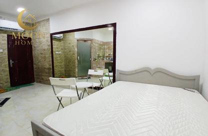 Apartment - Studio - 1 Bathroom for rent in Umm Ghwailina Comm - Umm Ghuwalina - Umm Ghuwailina - Doha