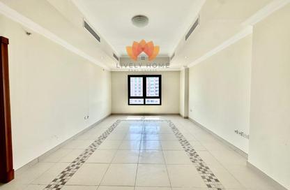 Apartment - 1 Bedroom - 2 Bathrooms for rent in West Porto Drive - Porto Arabia - The Pearl Island - Doha
