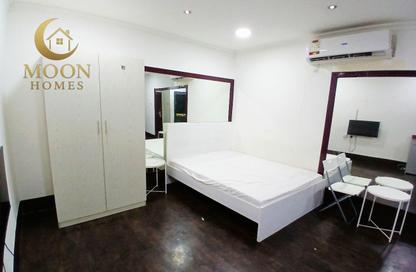 Apartment - Studio - 1 Bathroom for rent in Umm Ghwailina Comm - Umm Ghuwalina - Umm Ghuwailina - Doha