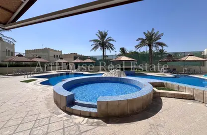 فيلا - 4 غرف نوم - 6 حمامات للايجار في جديد الهتمي - فريج بن عمران - الدوحة