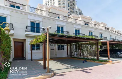 Villa - 5 Bedrooms - 6 Bathrooms for rent in The Garden - Floresta Gardens - The Pearl Island - Doha