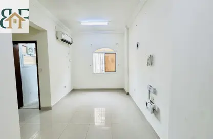 Apartment - 3 Bedrooms - 3 Bathrooms for rent in Al Mansoura - Al Mansoura - Doha