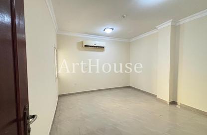 Apartment - 3 Bedrooms - 3 Bathrooms for rent in Bin Omran - Fereej Bin Omran - Doha