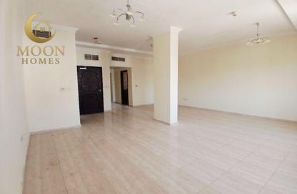 Apartment - 2 Bedrooms - 3 Bathrooms for rent in Umm Ghuwailina 4 - Umm Ghuwailina - Doha