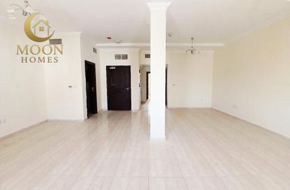 Apartment - 2 Bedrooms - 3 Bathrooms for rent in Umm Ghuwailina 4 - Umm Ghuwailina - Doha