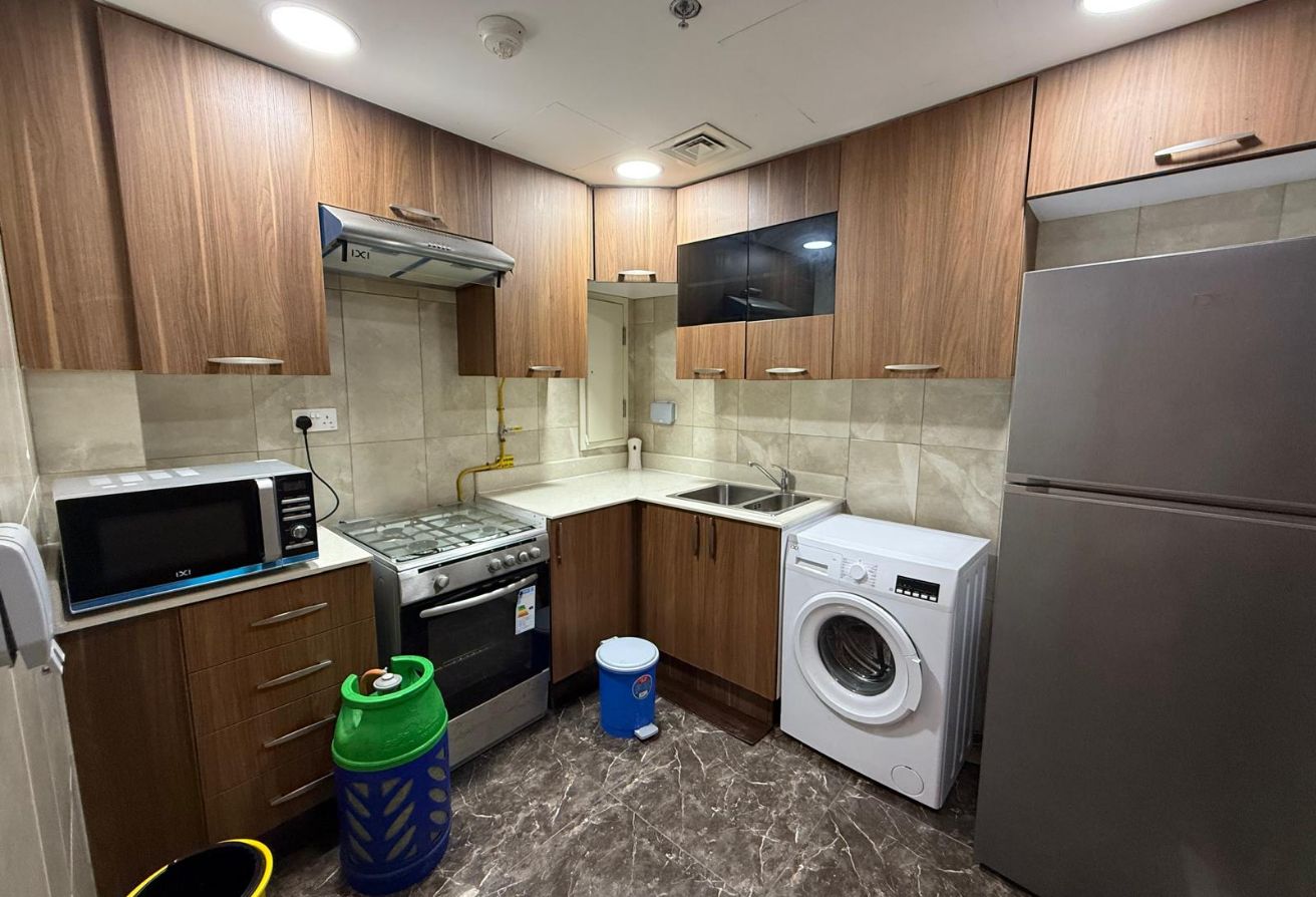 ELEGANT 1BEDROOM FULLY FURNISHED WITH BALCONY thumbnail 4