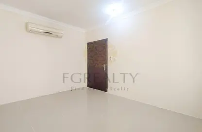 شقة - 2 غرف نوم - 2 حمامات للايجار في شارع تدمر - طريق المطار القديم - الدوحة