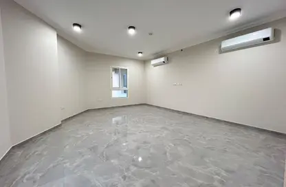 Apartment - 3 Bedrooms - 4 Bathrooms for rent in Musheireb Apartments - Musheireb - Doha