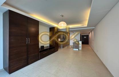 Apartment - Studio - 1 Bathroom for rent in Viva West - Viva Bahriyah - The Pearl Island - Doha