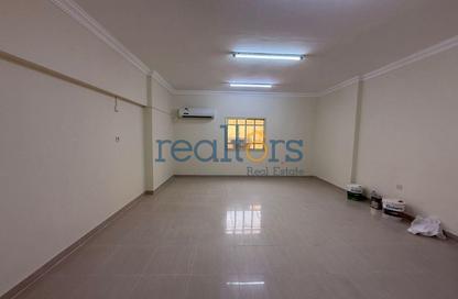 Apartment - 2 Bedrooms - 2 Bathrooms for rent in Thabit Bin Zaid Street - Al Mansoura - Doha