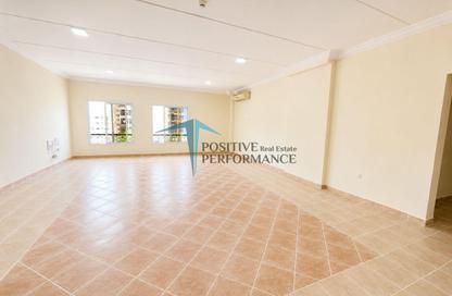 Apartment - 3 Bedrooms - 3 Bathrooms for rent in Umm Ghuwalina - Umm Ghuwailina - Doha