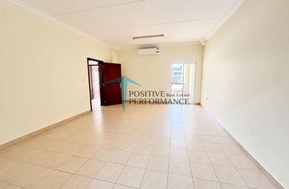 Apartment - 3 Bedrooms - 3 Bathrooms for rent in Umm Ghuwalina - Umm Ghuwailina - Doha