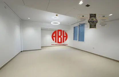 شقة - 2 غرف نوم - 3 حمامات للايجار في شارع الكورنيش - شارع الكورنيش - الدوحة