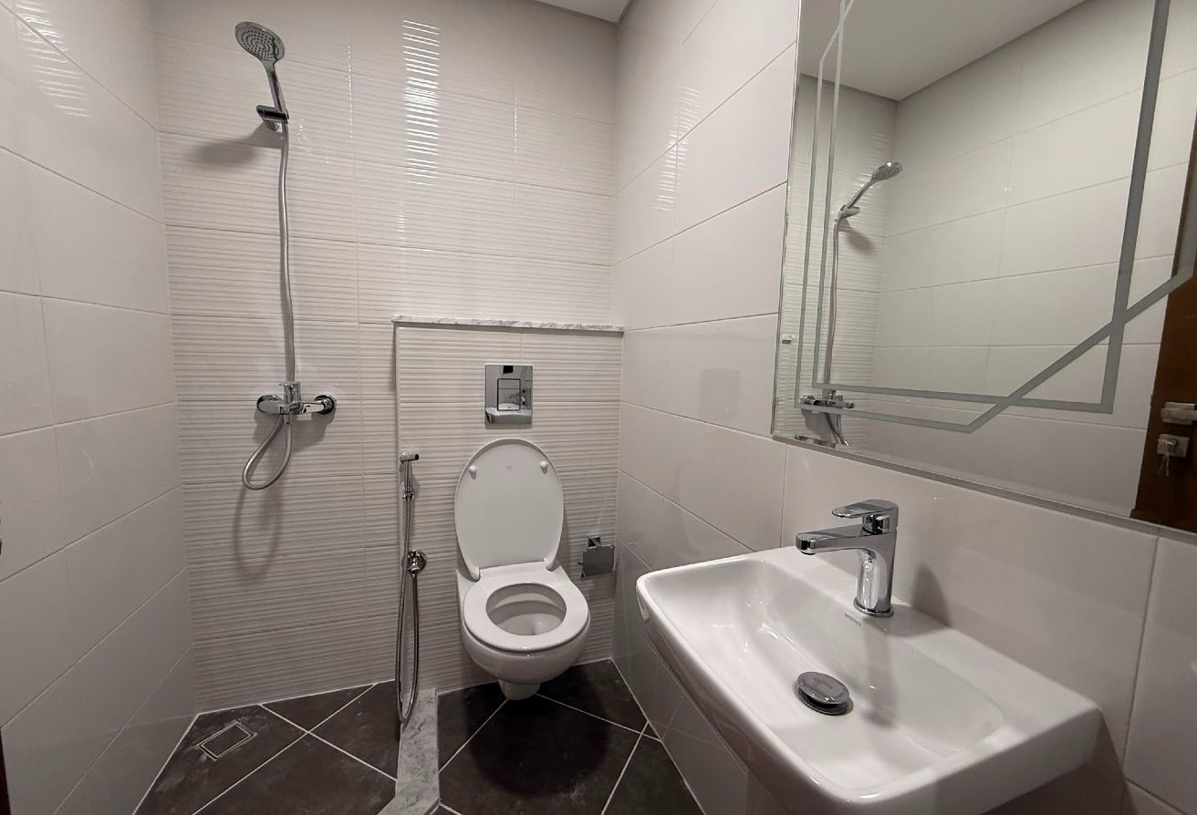Panoramic Sea View 2BR+Maid | Venice Tower Marina thumbnail 5