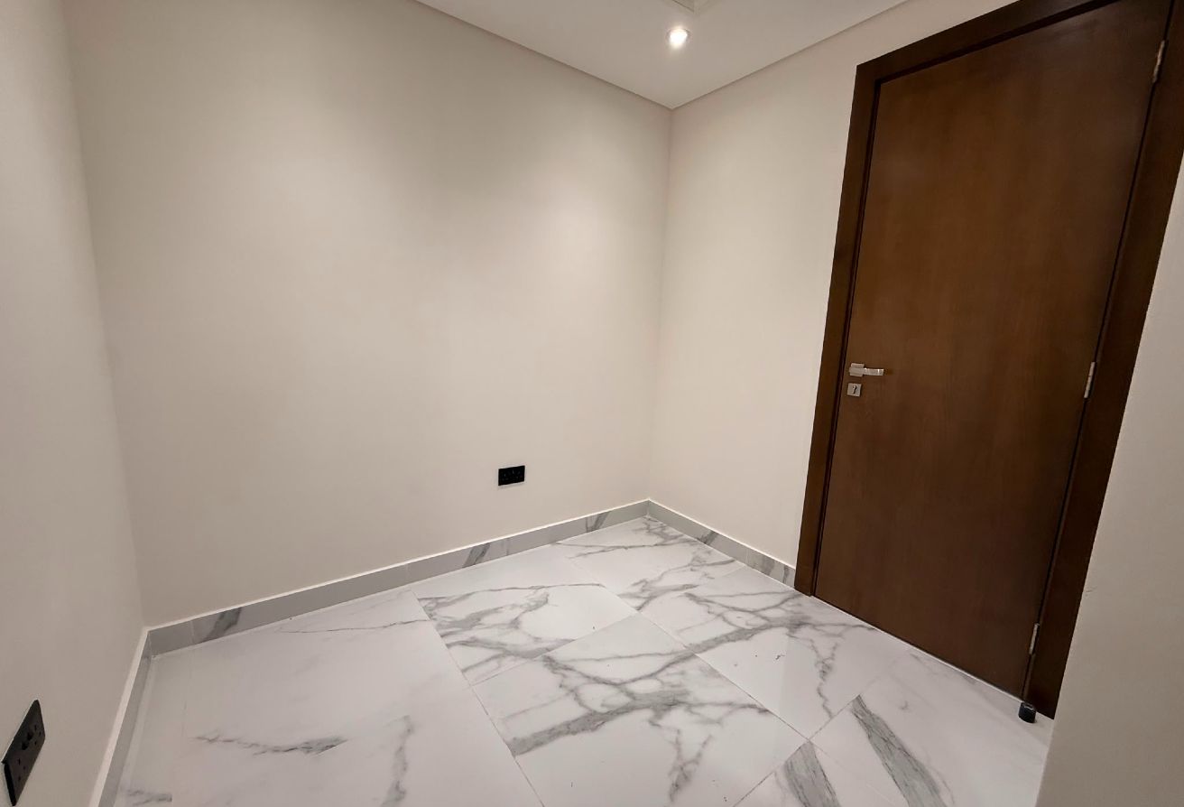 Panoramic Sea View 2BR+Maid | Venice Tower Marina thumbnail 14