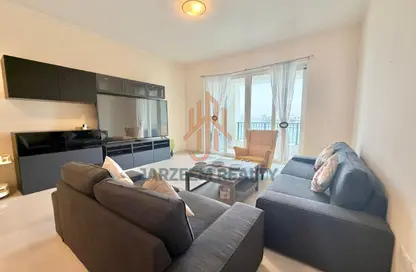 Apartment - 2 Bedrooms - 2 Bathrooms for rent in Viva West - Viva Bahriyah - The Pearl Island - Doha