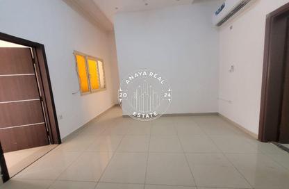 Villa - 1 Bedroom - 1 Bathroom for rent in Umm Al Seneem Street - Ain Khaled - Doha