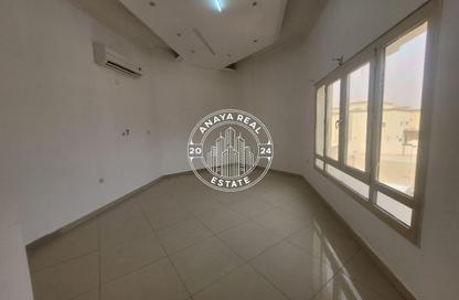 Villa - 1 Bedroom - 1 Bathroom for rent in Umm Al Seneem Street - Ain Khaled - Doha