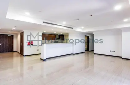 Apartment - 2 Bedrooms - 2 Bathrooms for rent in East Porto Drive - Porto Arabia - The Pearl Island - Doha