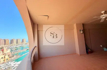 شقة - 2 غرف نوم - 3 حمامات للايجار في طريق بورتو الشرقي - بورتو أرابيا - جزيرة اللؤلؤة - الدوحة