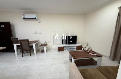 Apartment - 1 Bedroom - 1 Bathroom for rent in Umm Ghuwailina 4 - Umm Ghuwailina - Doha