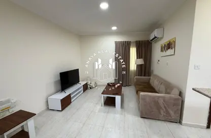 Apartment - 1 Bedroom - 1 Bathroom for rent in Umm Ghuwailina 4 - Umm Ghuwailina - Doha