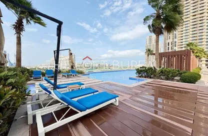 شقة - 2 غرف نوم - 3 حمامات للايجار في ابراج باي - منطقة الأبراج - جزيرة اللؤلؤة - الدوحة