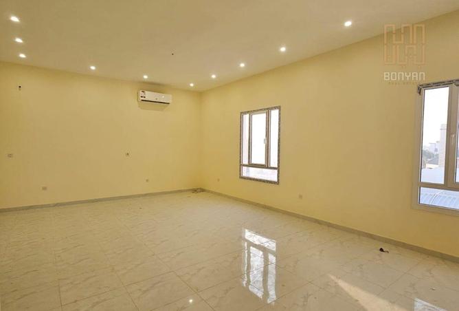 61113119 - Property Image 2