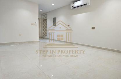 Apartment - 2 Bedrooms - 3 Bathrooms for rent in Madinat Khalifa Building 58 - Madinat Khalifa South - Madinat Khalifa - Doha Apartment - 2 Bedrooms - 3 Bathrooms for rent in Madinat Khalifa Building 58 - Madinat Khalifa South - Madinat Khalifa - Doha