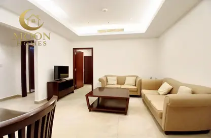 Apartment - 2 Bedrooms - 2 Bathrooms for rent in Umm Ghuwalina - Umm Ghuwailina - Doha