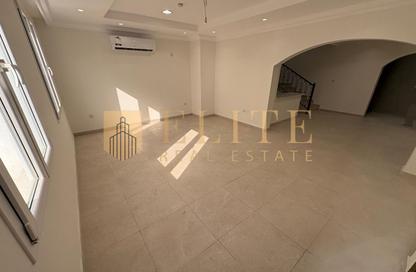مجمع سكني - 6 غرف نوم - 6 حمامات للايجار في شارع الوعب - الوعب - الدوحة