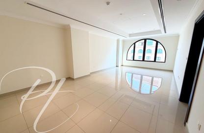 Apartment - 1 Bedroom - 2 Bathrooms for rent in Tower 18 - Porto Arabia - The Pearl Island - Doha