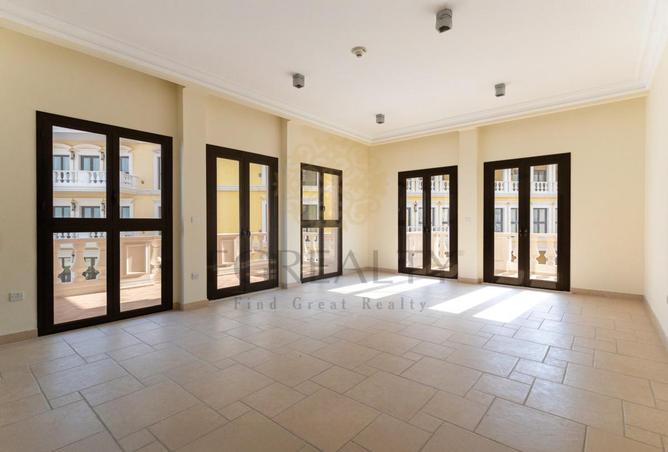 1009905 - Property Image 2