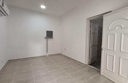 Apartment - Studio - 1 Bathroom for rent in Salwa Road - Al Aziziyah - Doha