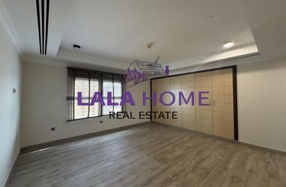 Apartment - 2 Bedrooms - 3 Bathrooms for rent in Marina Gate - Porto Arabia - The Pearl Island - Doha