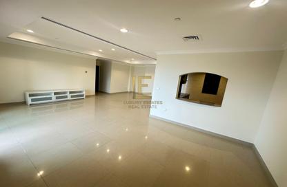 Apartment - 2 Bedrooms - 3 Bathrooms for rent in East Porto Drive - Porto Arabia - The Pearl Island - Doha